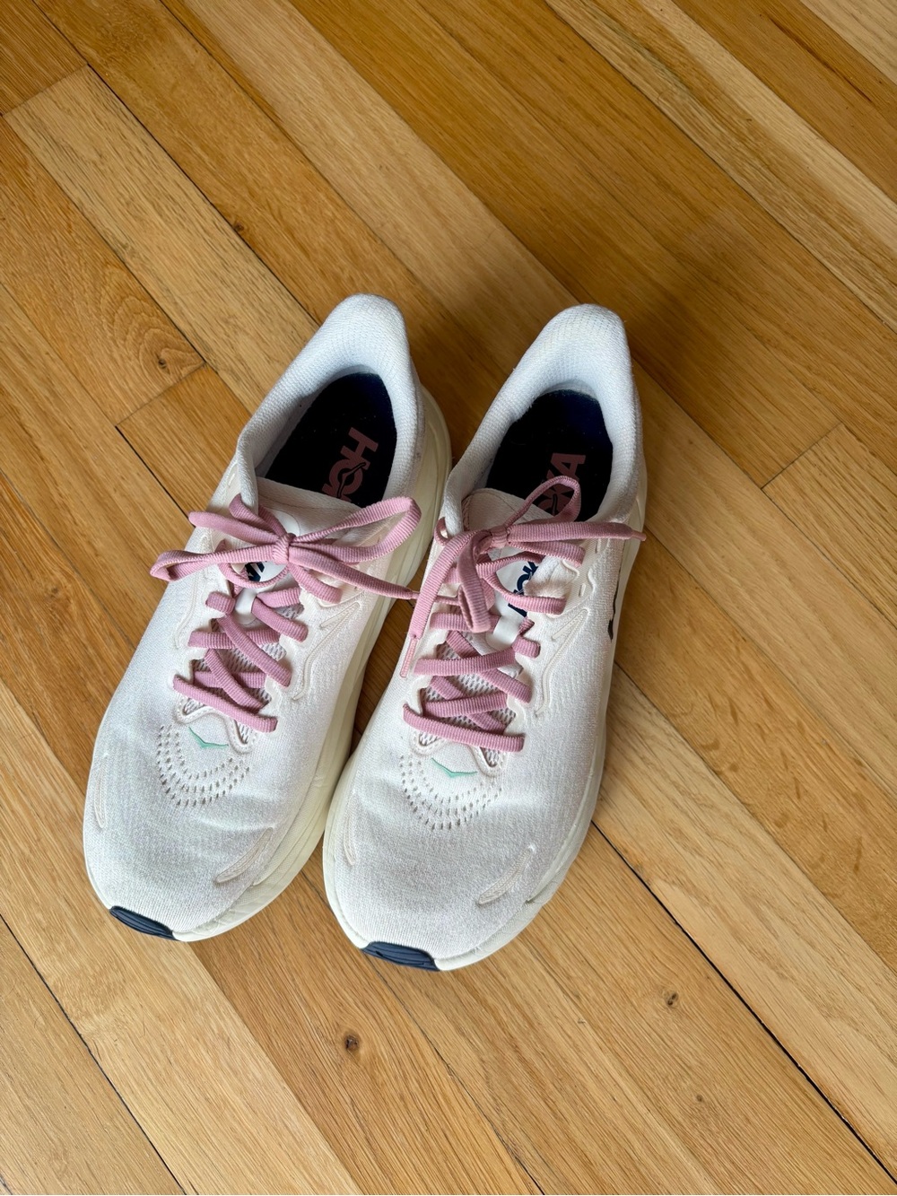 Hoka Arahi 8 Women’s in 7.5B - Picture 3 of 5
